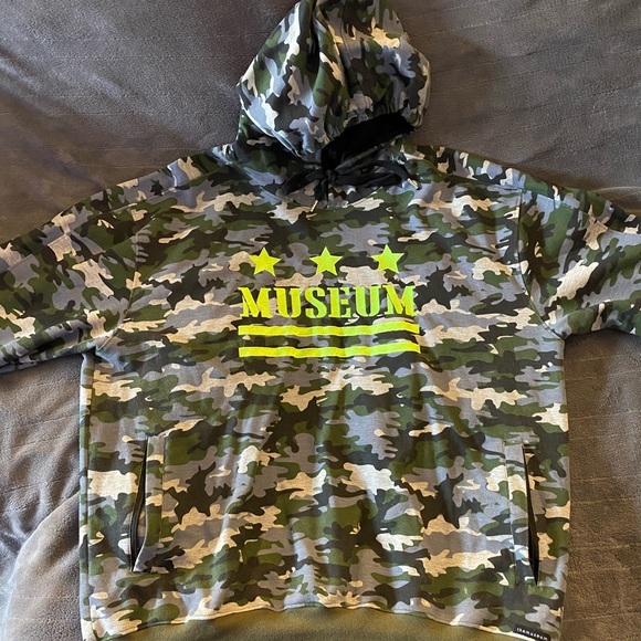 Men’s XL 2 piece Museum Outfit - Picture 2 of 7